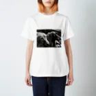 molihiloの上目使い Regular Fit T-Shirt