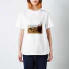 Love Treeの旅先の馬 Regular Fit T-Shirt