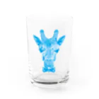 Cɐkeccooのおしゃれ好きなキリン(ジラフ)ブルー Water Glass :front