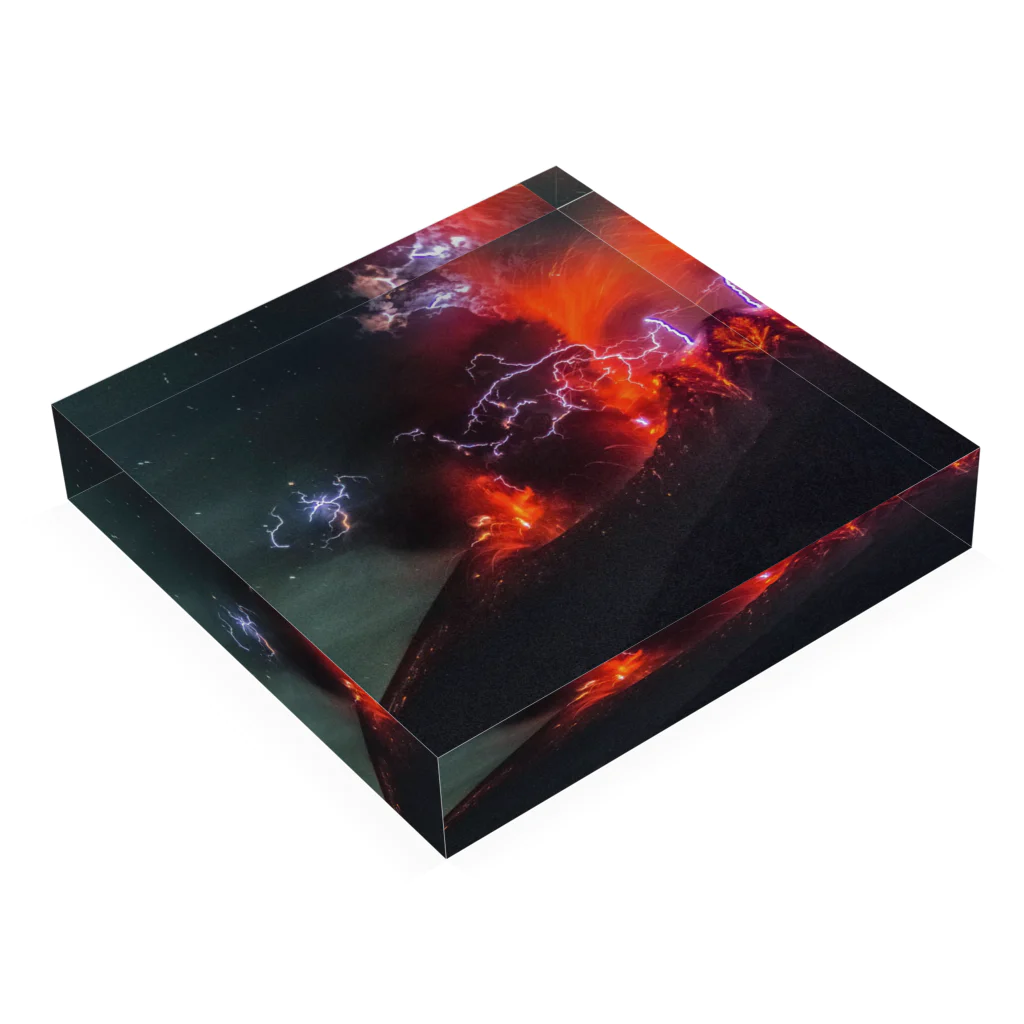 LUZ ORACEL FILMSのSakurajima Volcano explosion1 Acrylic Block :placed flat