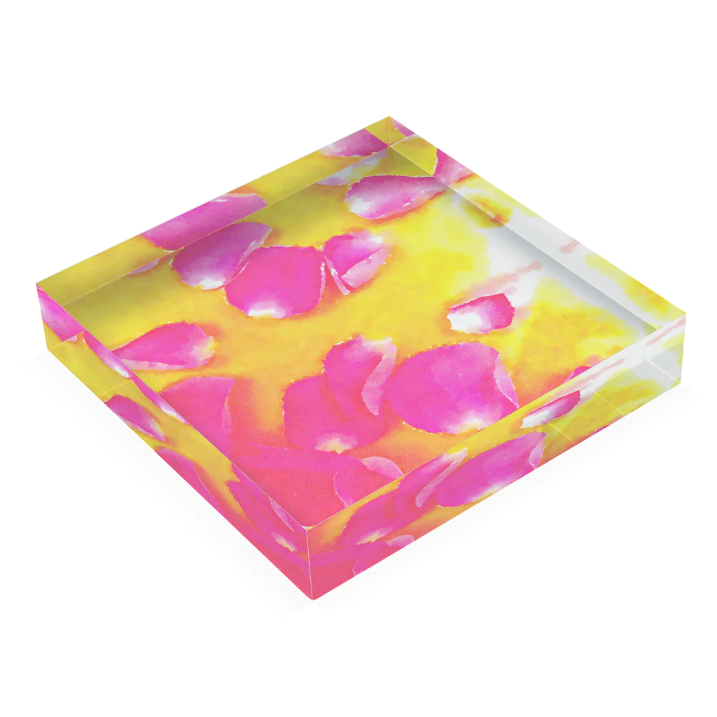 yunyunlivvyの花弁 Acrylic Block :placed flat