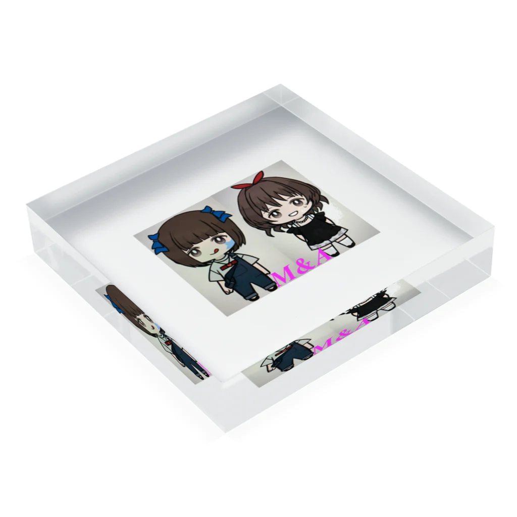 ゆまゆあのロゴ入りM&A Acrylic Block :placed flat