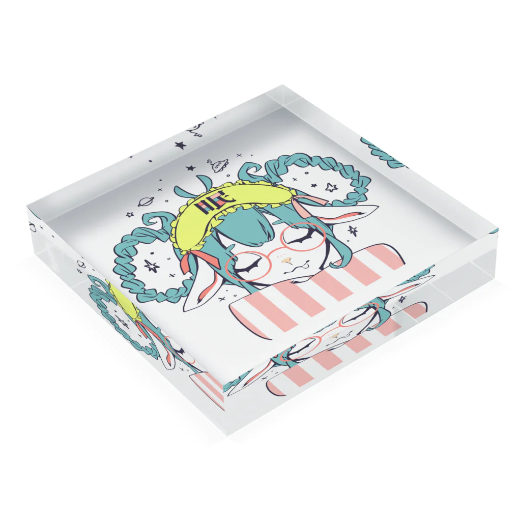 ClowZ ／ 渡瀬しぃのの彗眠 Acrylic Block :placed flat