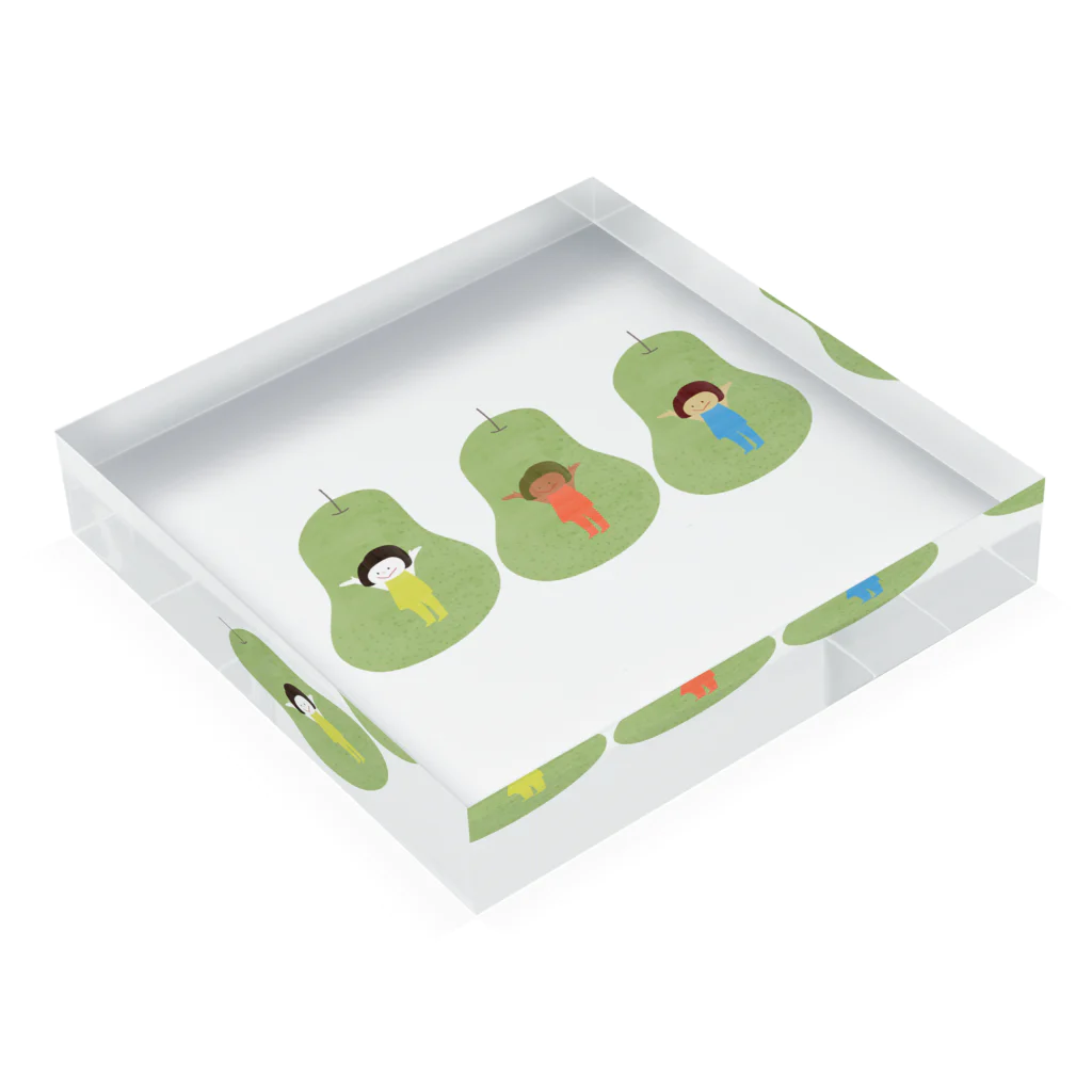 ワシキタチナツ|Illustrationの洋梨　inside girls Acrylic Block :placed flat