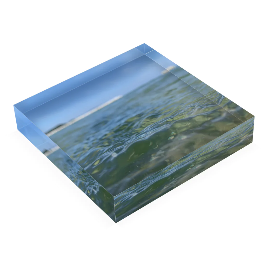 Aquilaのなみなみ Acrylic Block :placed flat