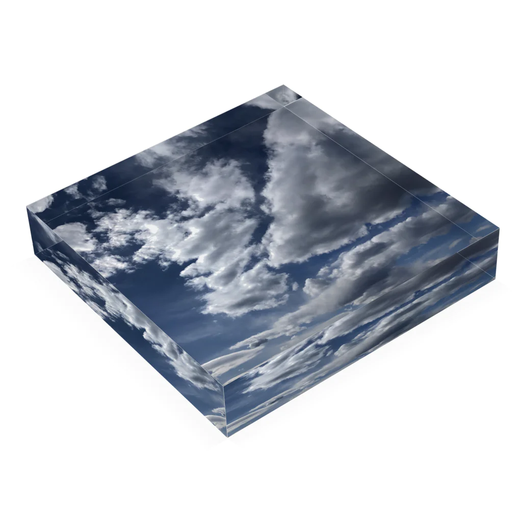 SORAIROの晴れ空を覆う雲 アクリルブロックの平置き