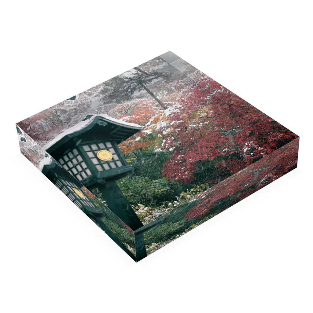 さばの雪降り積もる紅葉 Acrylic Block :placed flat