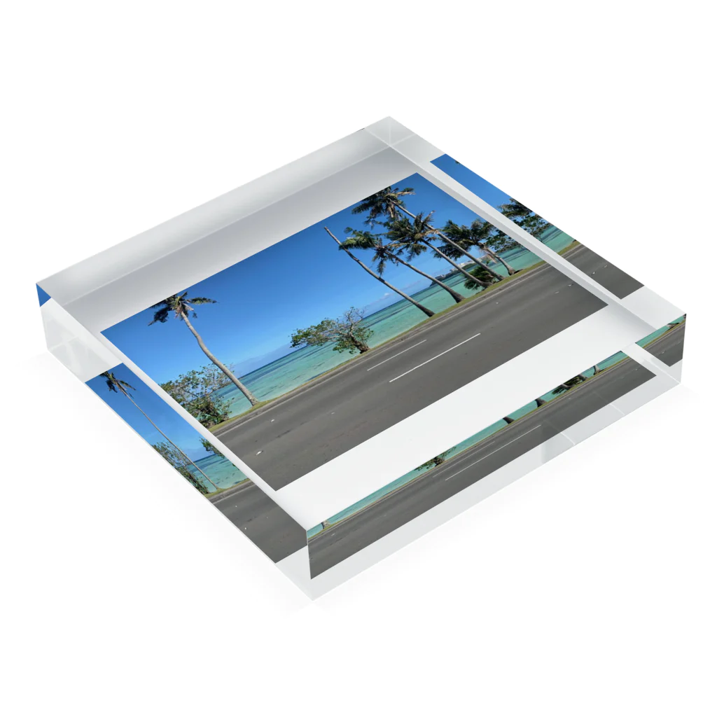 TomTomsanのguam Acrylic Block :placed flat