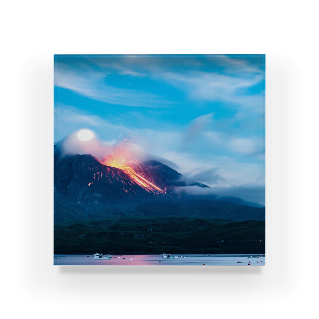 LUZ ORACEL FILMSのSakurajima Volcano Morning Acrylic Block