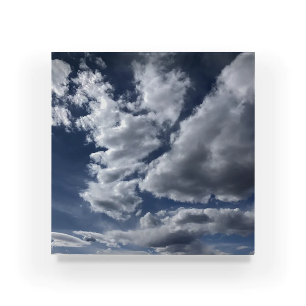 SORAIROの晴れ空を覆う雲 アクリルブロック