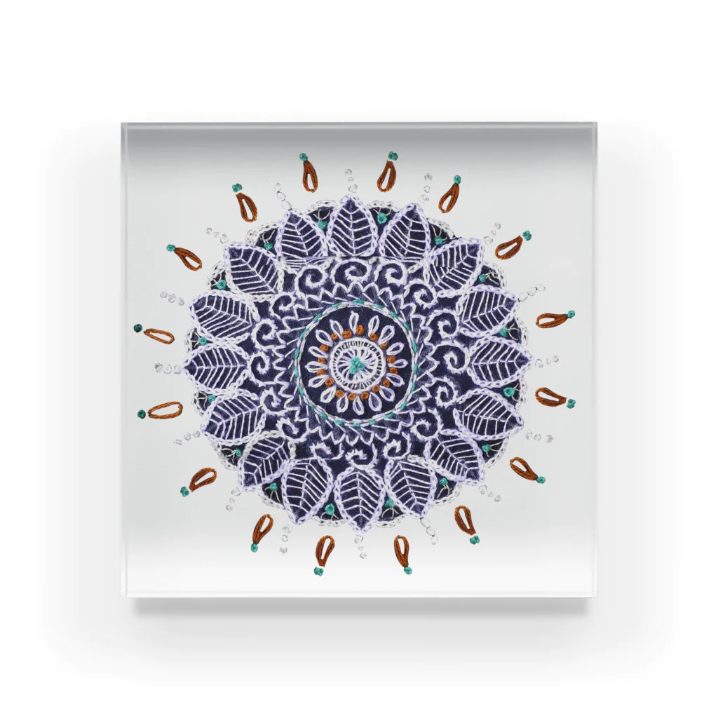 ネルネルテルネのアラベスク刺繡 ✸ ホワイト アクリルブロック