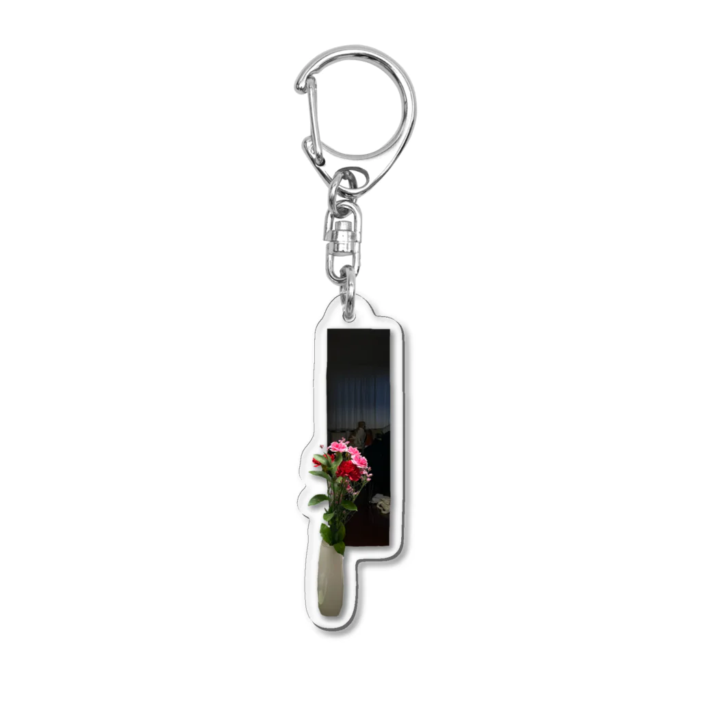 イノカ・ワイガワの薔薇と麗しのモモ Acrylic Key Chain