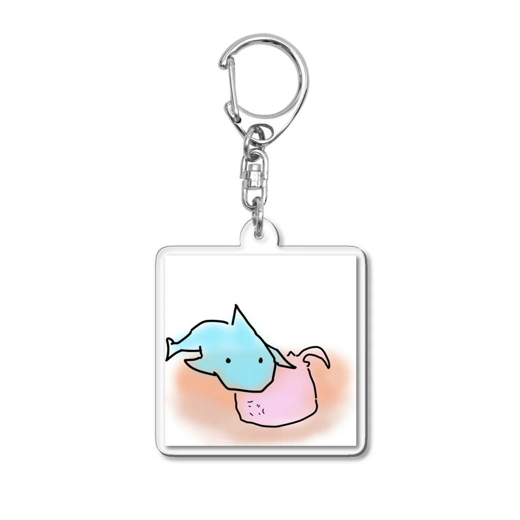 みんちょの家のサメに乗っかられるエイくん Acrylic Key Chain