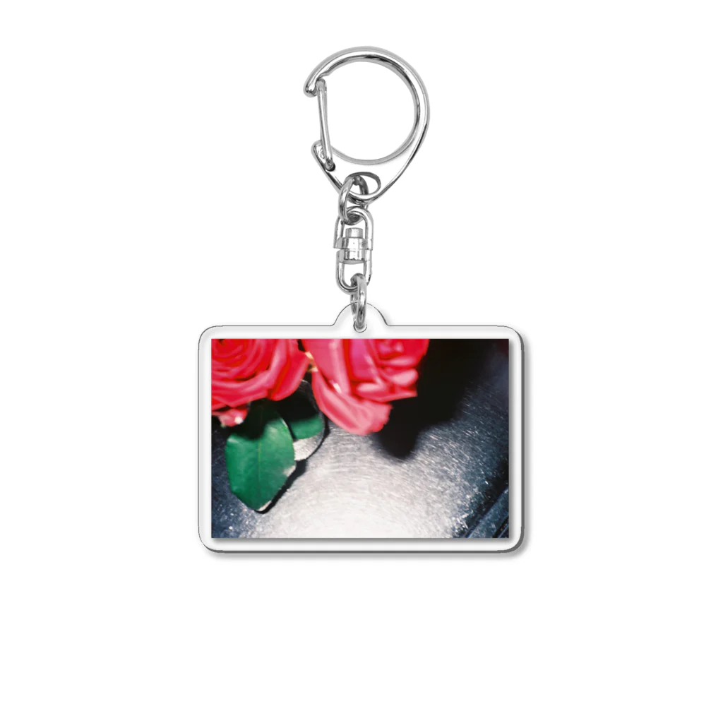 フィルムカメラ屋さんのボケた薔薇 Acrylic Key Chain