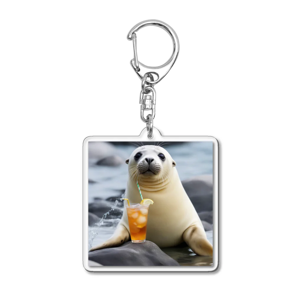 アザラシちゃんのアイスティーを飲むアザラシ Acrylic Key Chain