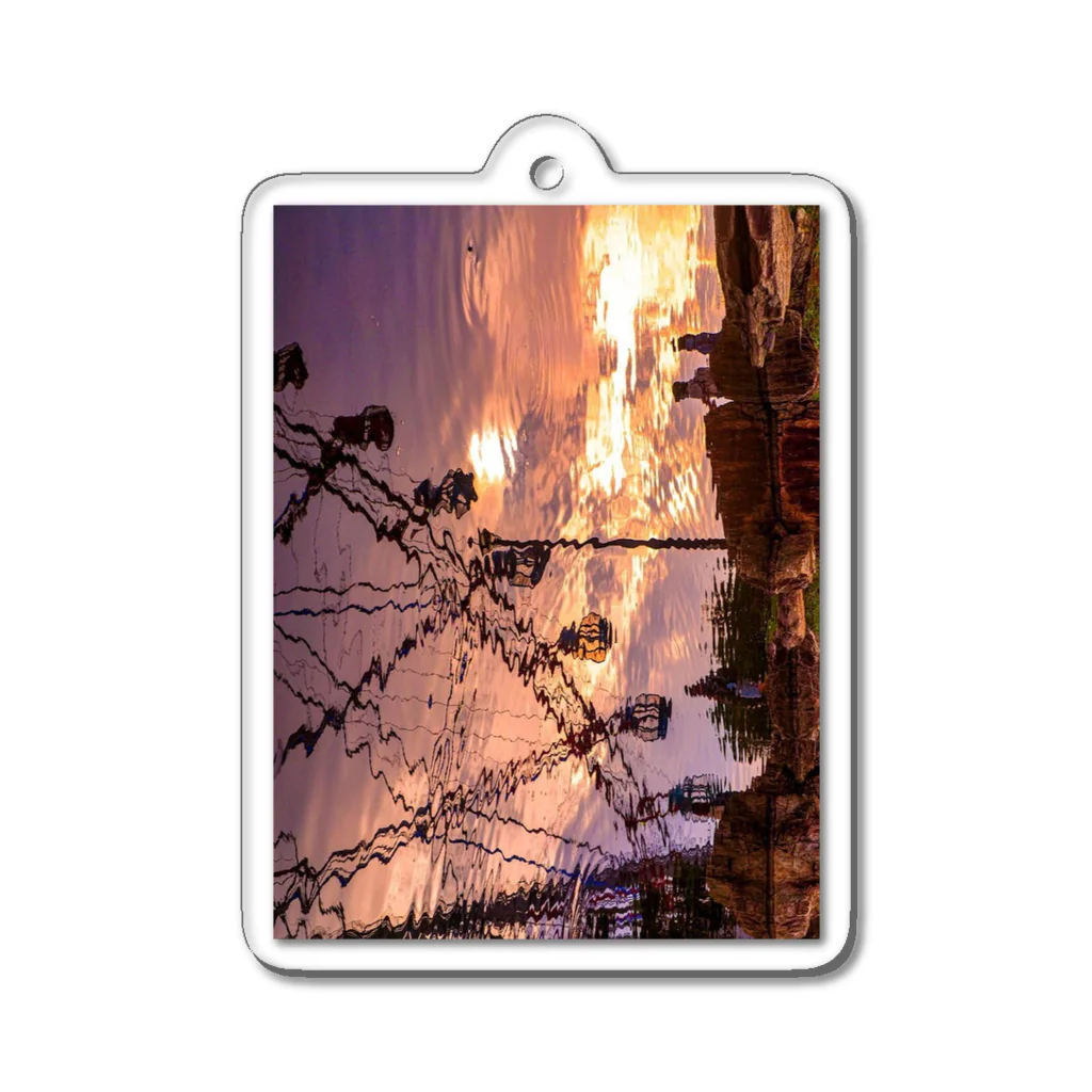 taka_1026の池に映った夕焼け空 Acrylic Key Chain