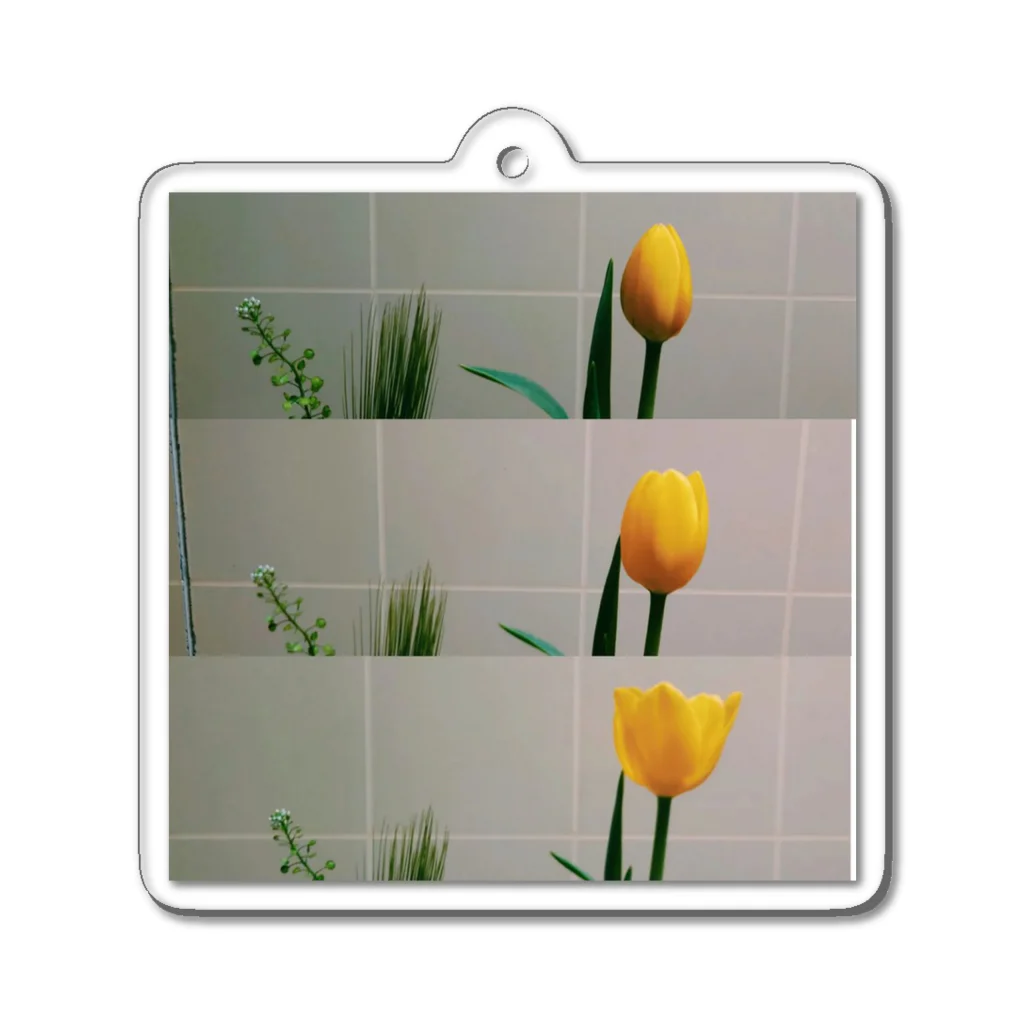 rei storeのtulip Acrylic Key Chain