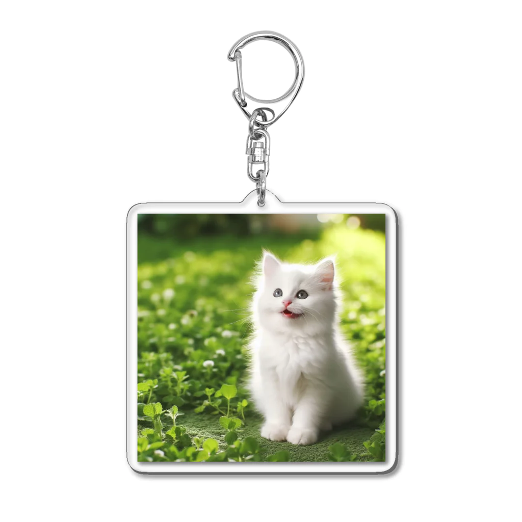 すずらんの笑ってる可愛い白い猫 Acrylic Key Chain