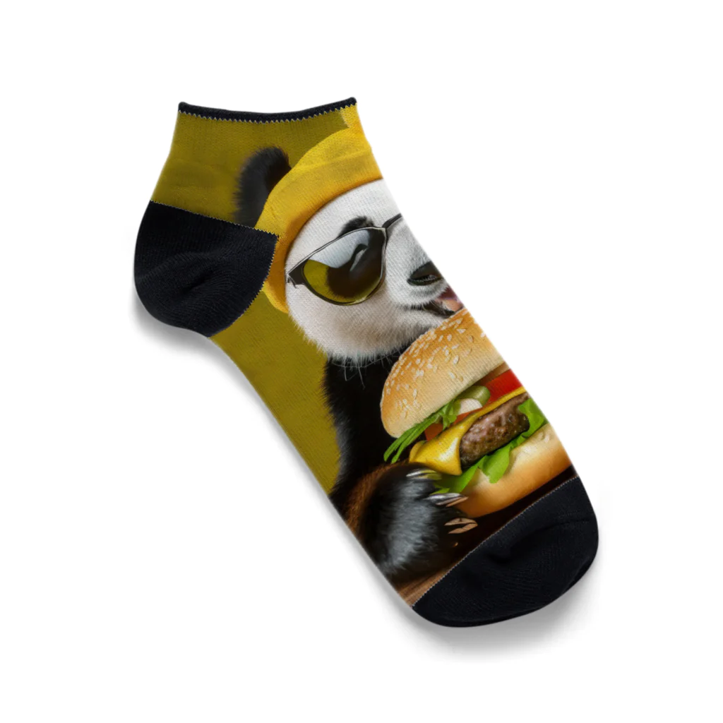 Colorful Canvasのハンバーガーを食べるパンダ Ankle Socks