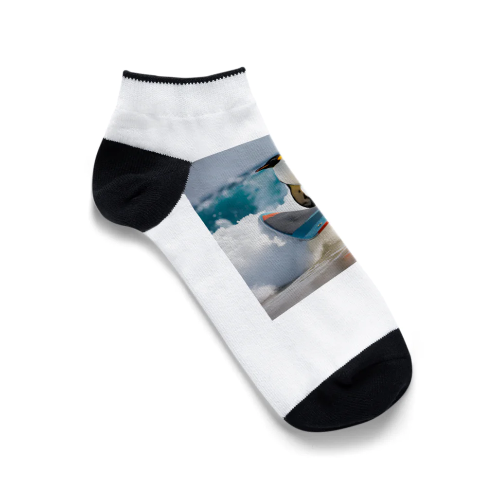 hakumenhonのサーフィンするペンギン Ankle Socks