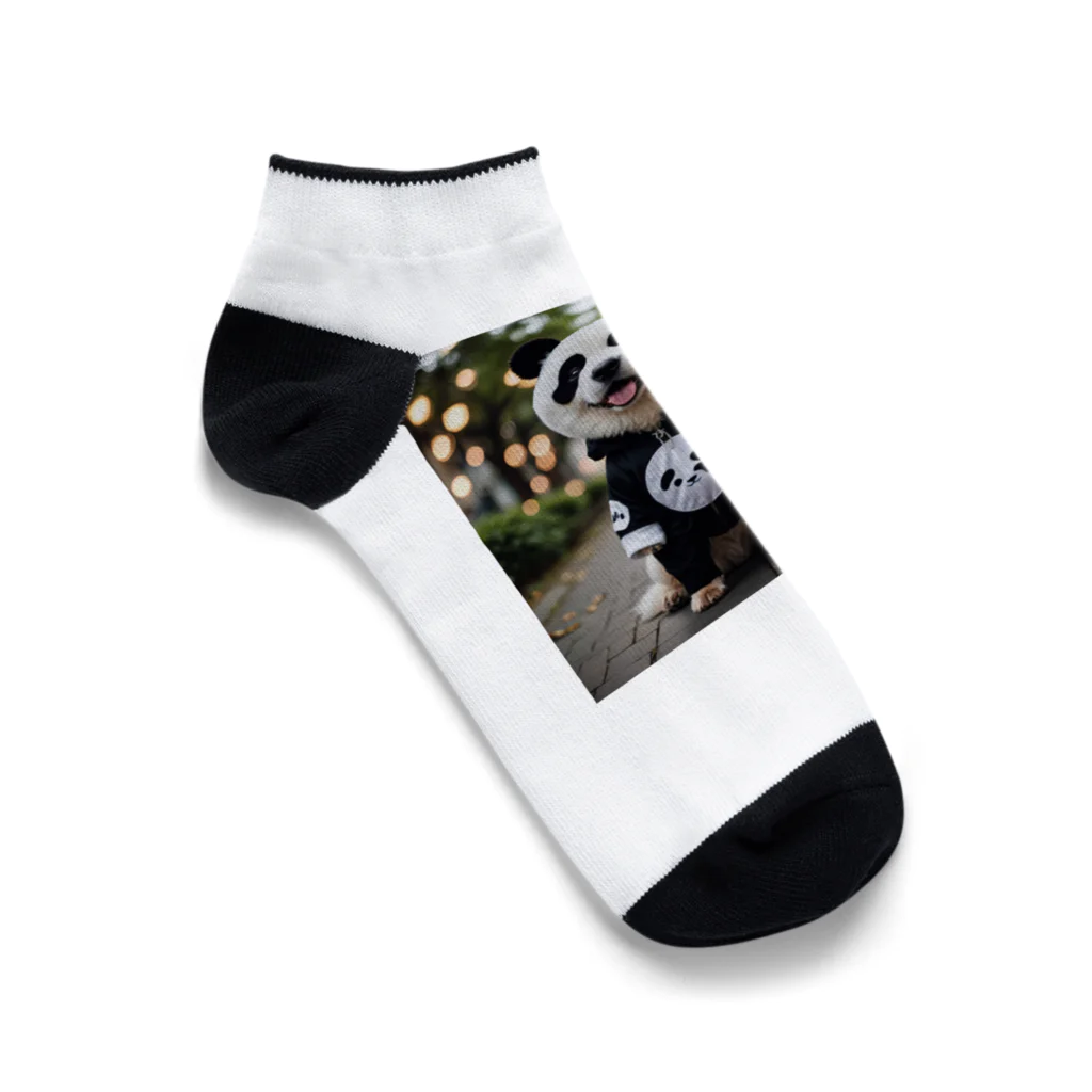 Shuji Nのパンダの着ぐるみを着た犬 Ankle Socks