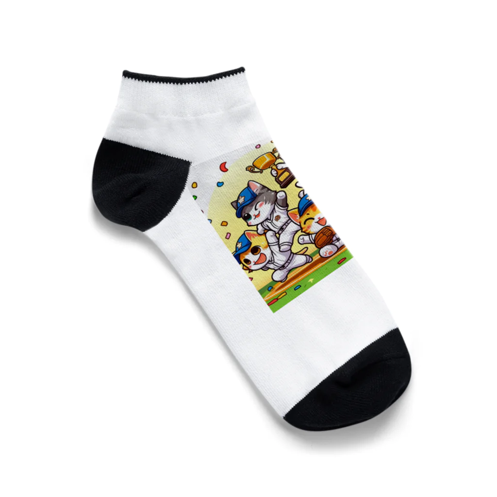 子猫カーニバルのニャンコチームの勝利 Ankle Socks