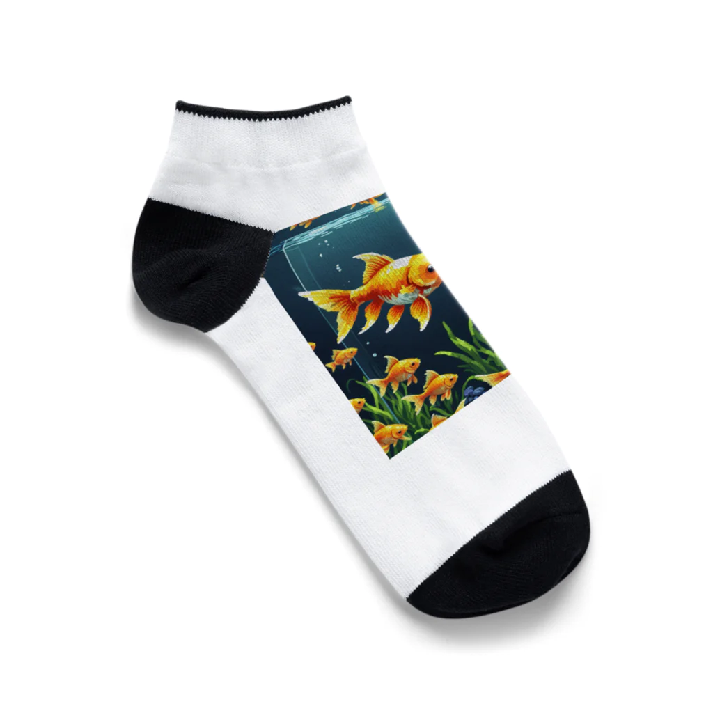 ポップな金魚たちの世界の泳ぐ金魚たち Ankle Socks