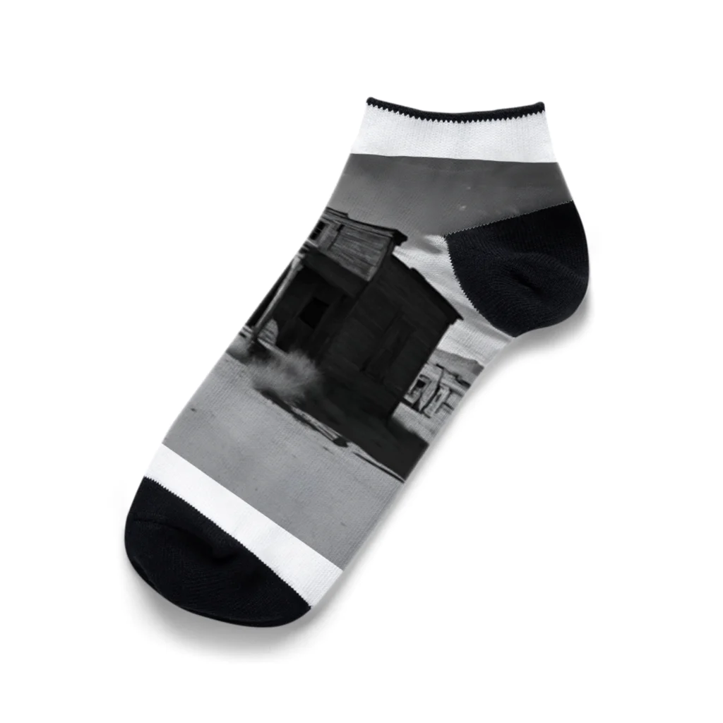 崖っぷちのポニョの"Nostalgia Ville：さびれた町の魅力を感じるグッズ" Ankle Socks