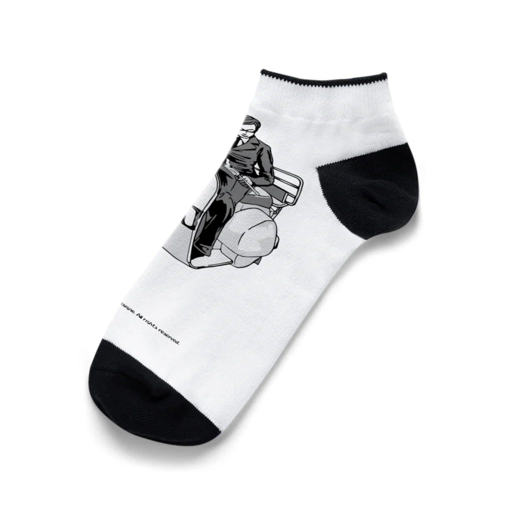 ファンシーTシャツ屋のクラシックスクーターに乗る男性 Ankle Socks