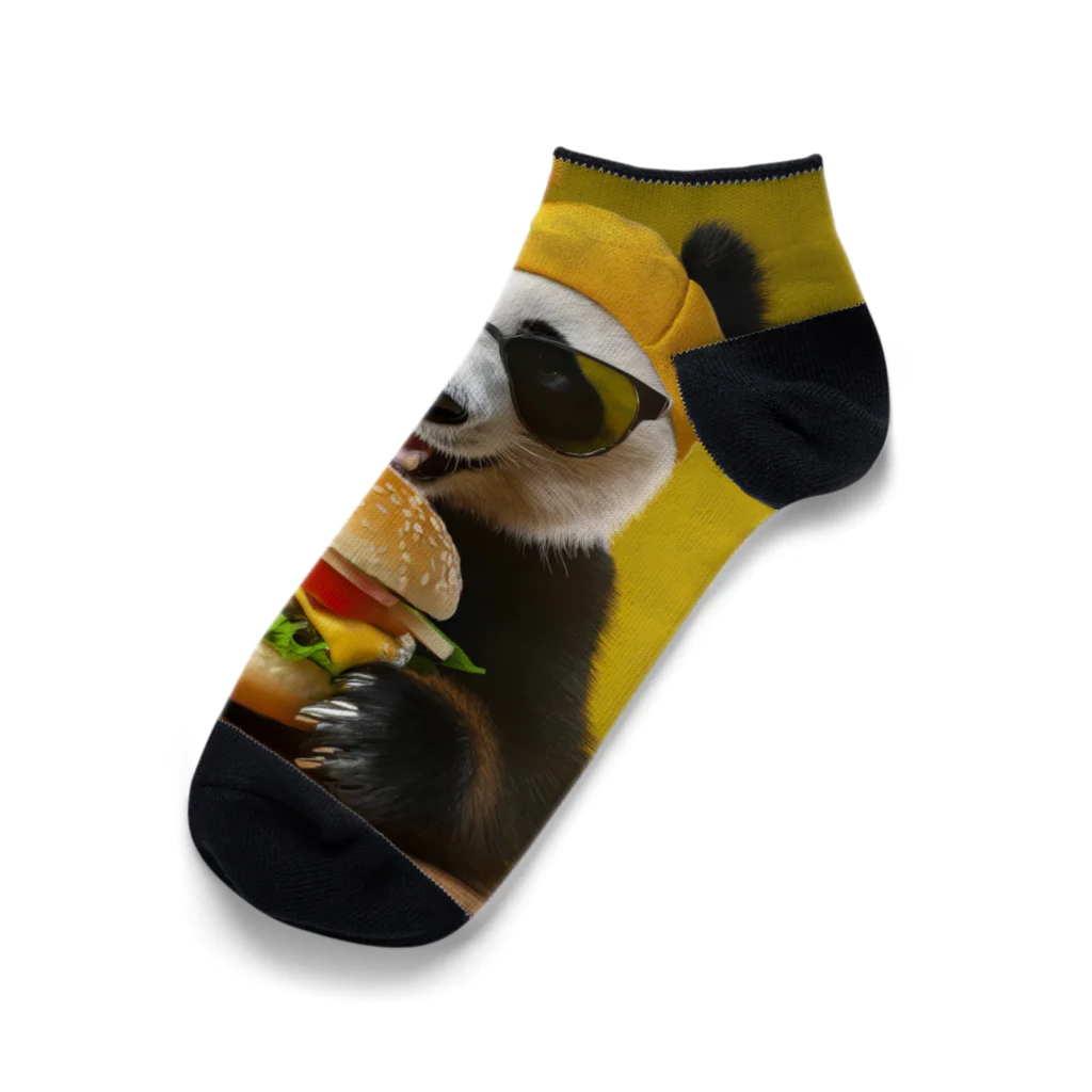 Colorful Canvasのハンバーガーを食べるパンダ Ankle Socks