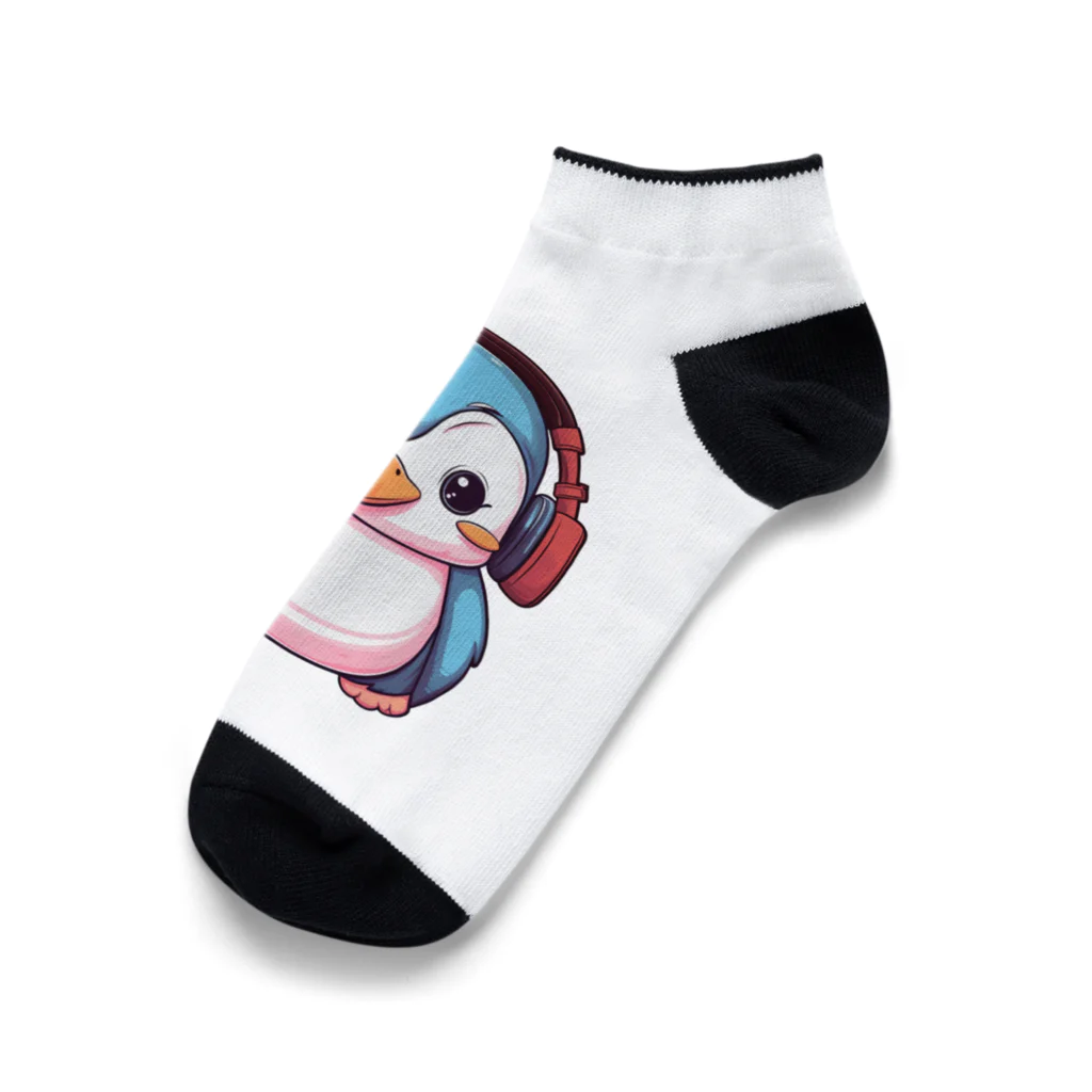 Vasetti_pressの赤いヘッドホンを付けているペンギン Ankle Socks