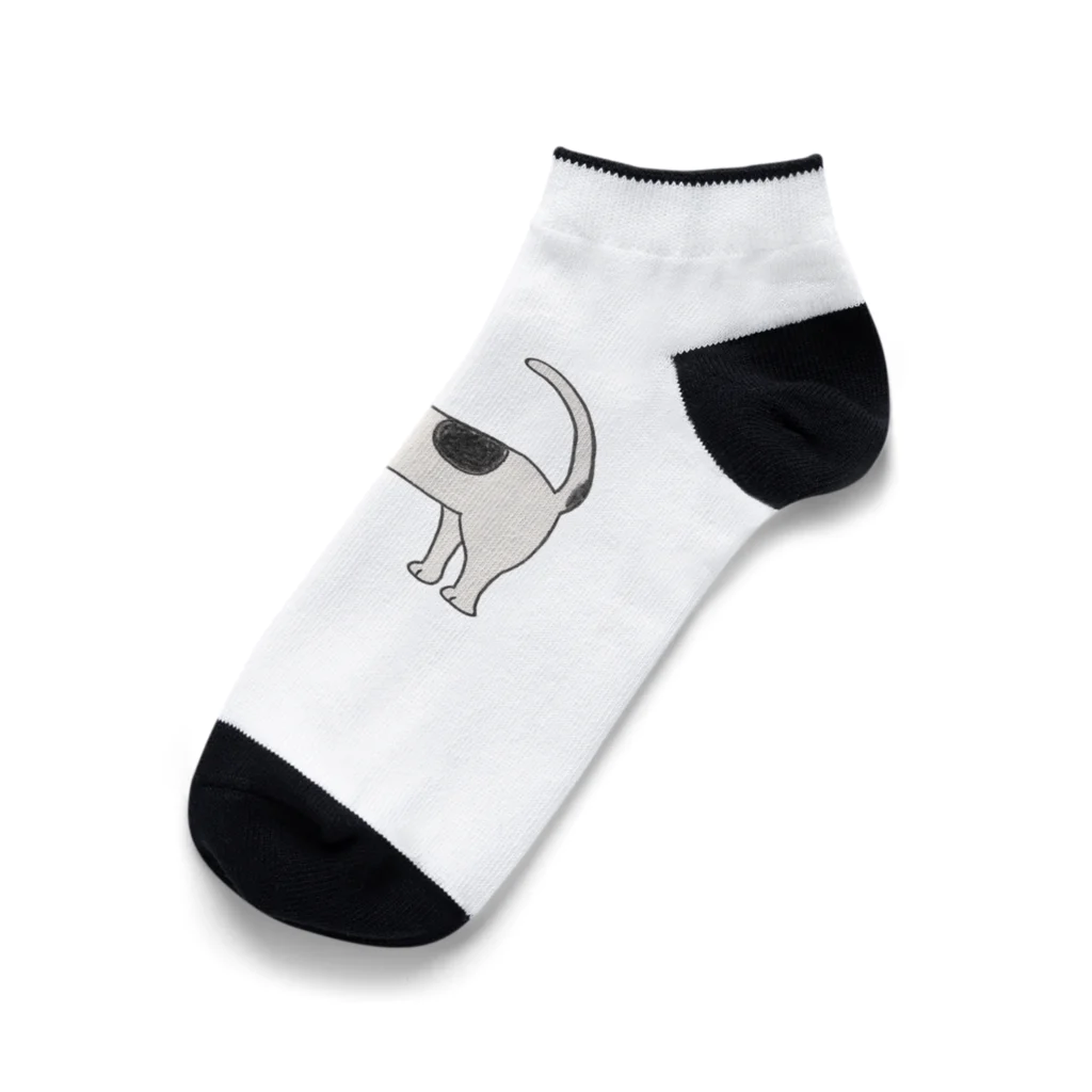 gattyoデザインのくすっと笑える雑貨たちの「くろぶちにゃん – おすまし猫の横顔」 Ankle Socks