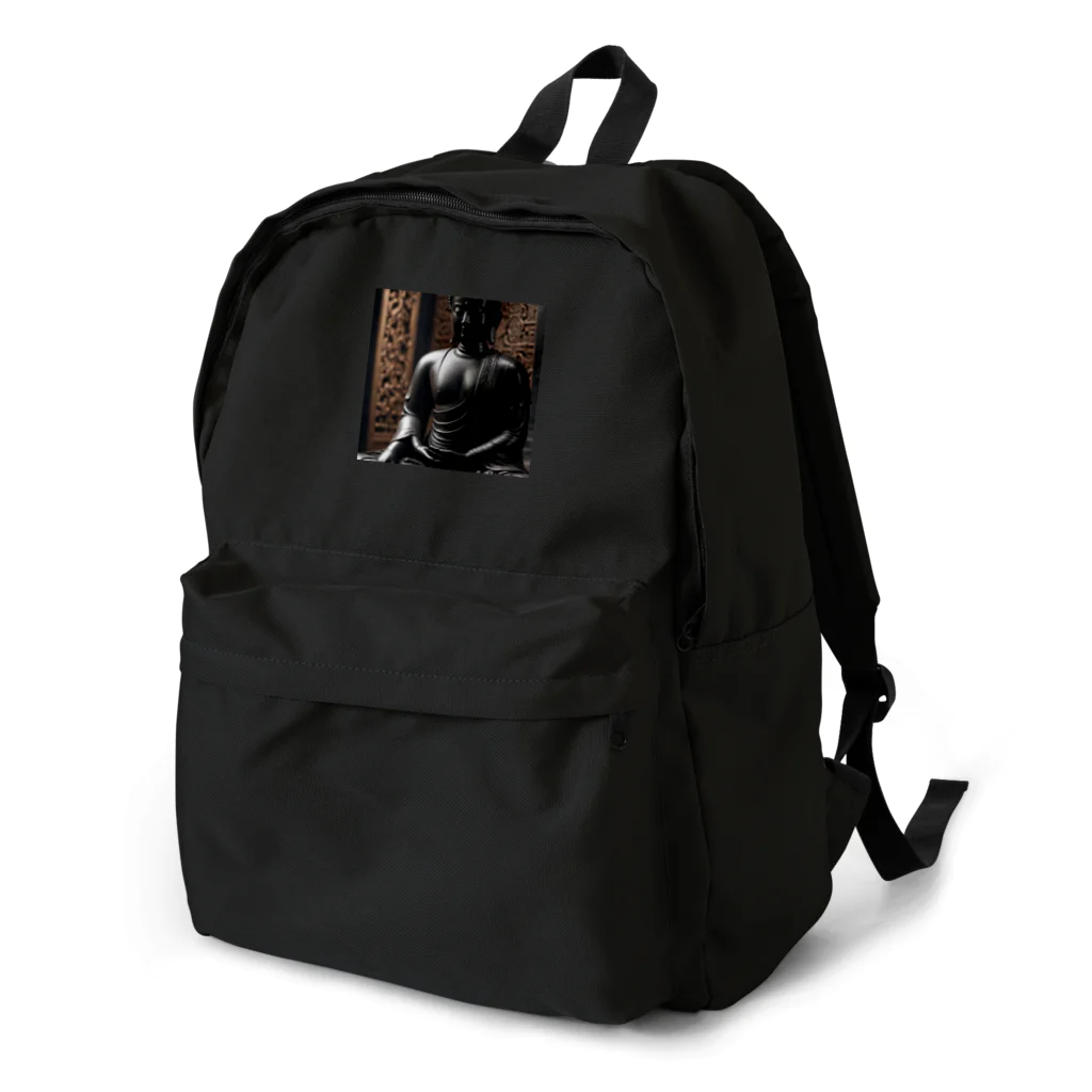 Take-chamaの深みのある漆黒の色合いが美しく輝く厳かな仏像。 Backpack