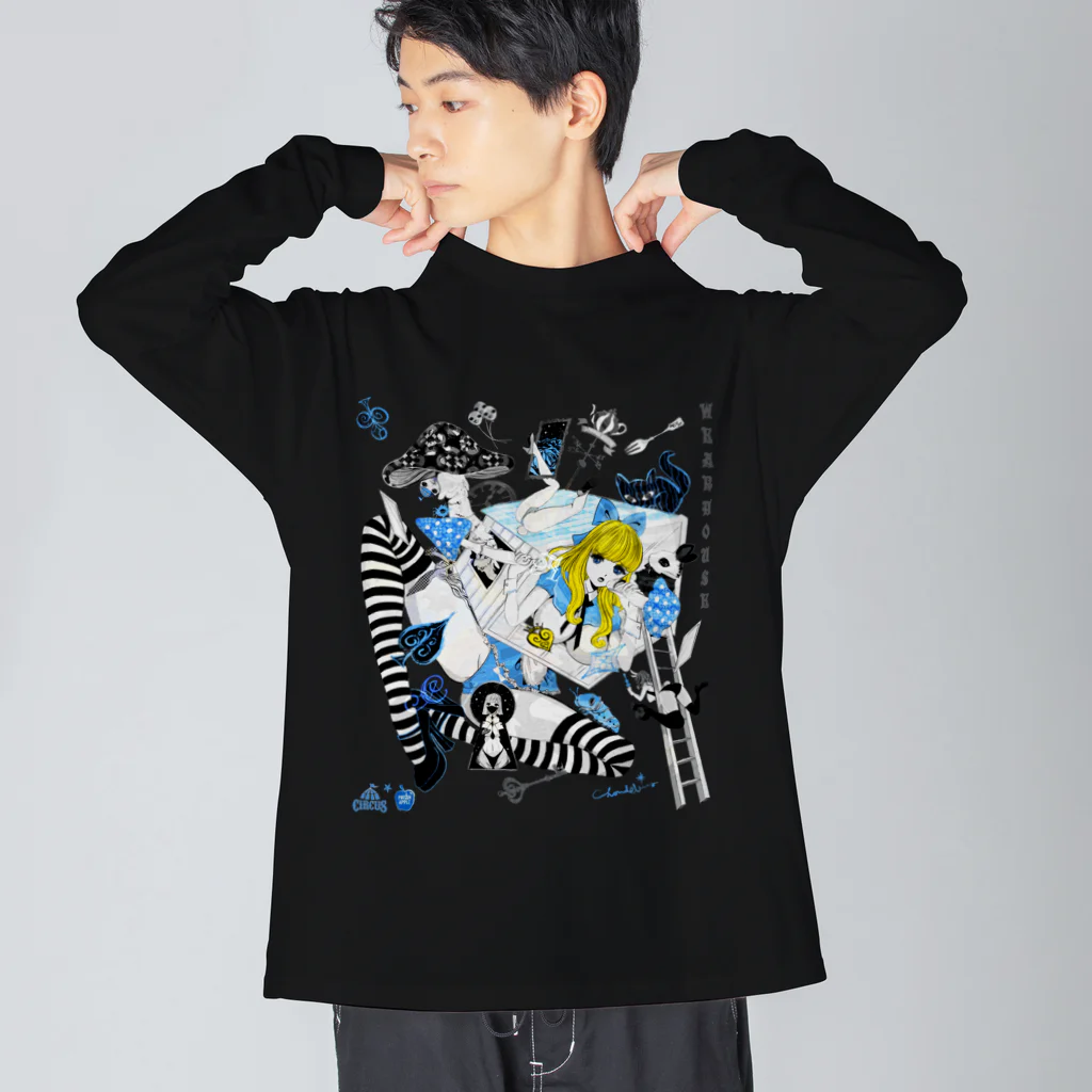 loveclonesのWEARHOUSE 家を着る少女とウサギ人形のマッドポップ Big Long Sleeve T-Shirt