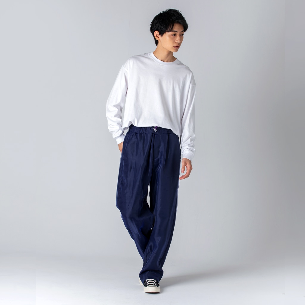 “すずめのおみせ” SUZURI店のJUST KEEP GOING Big Long Sleeve T-Shirt :model wear (male)