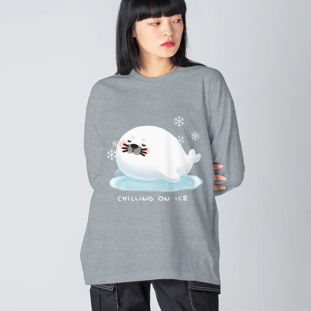 YouStoreの氷の上で眠るふわふわのアザラシ Big Long Sleeve T-Shirt