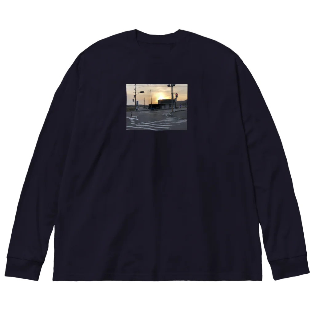 あの日の思い出。雑貨店の物語のカギを握る交差点 Big Long Sleeve T-Shirt