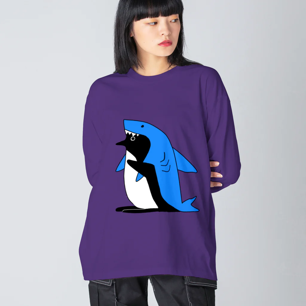 PGcafe-ペンギンカフェ-のサメを被るペンギン ビッグシルエットロングスリーブTシャツ