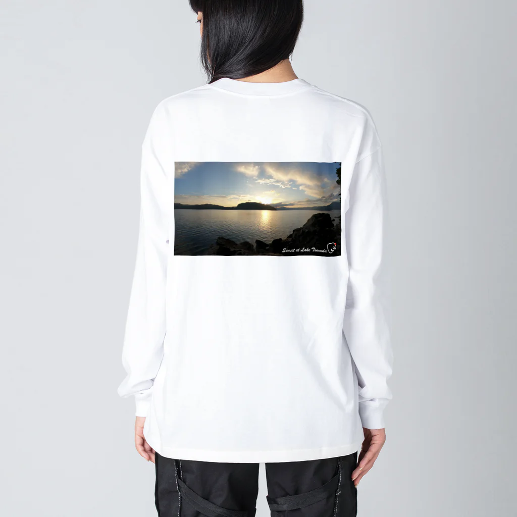 ～十和田湖の案内人～遊部屋十和田のSunrise at Lake Towada ビッグシルエットロングスリーブTシャツ