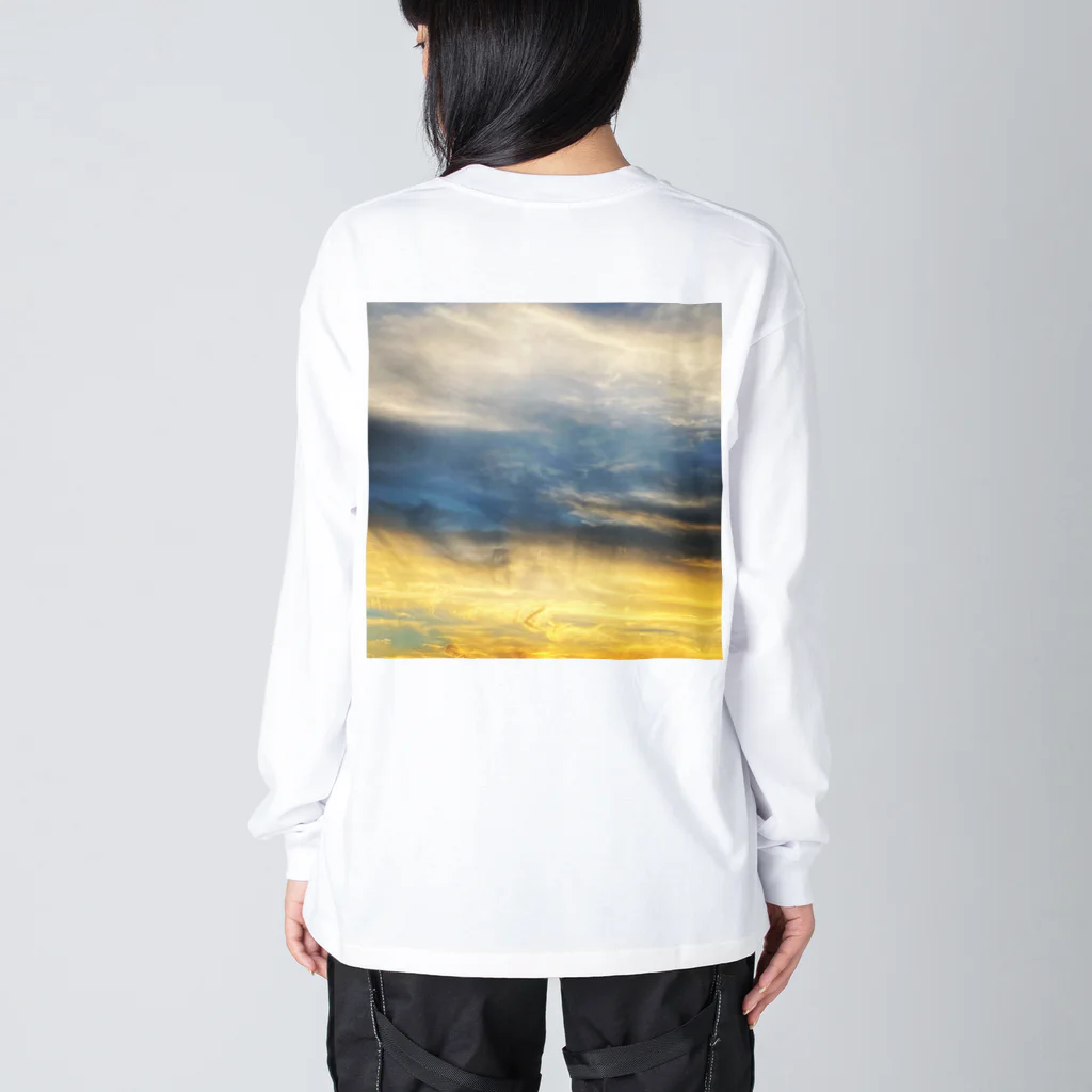 ThroughoutのThroughout Big Long Sleeve T-Shirt