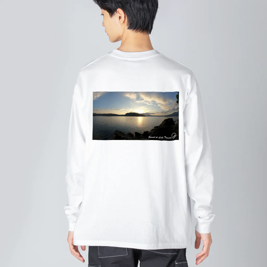 ～十和田湖の案内人～遊部屋十和田のSunrise at Lake Towada ビッグシルエットロングスリーブTシャツ