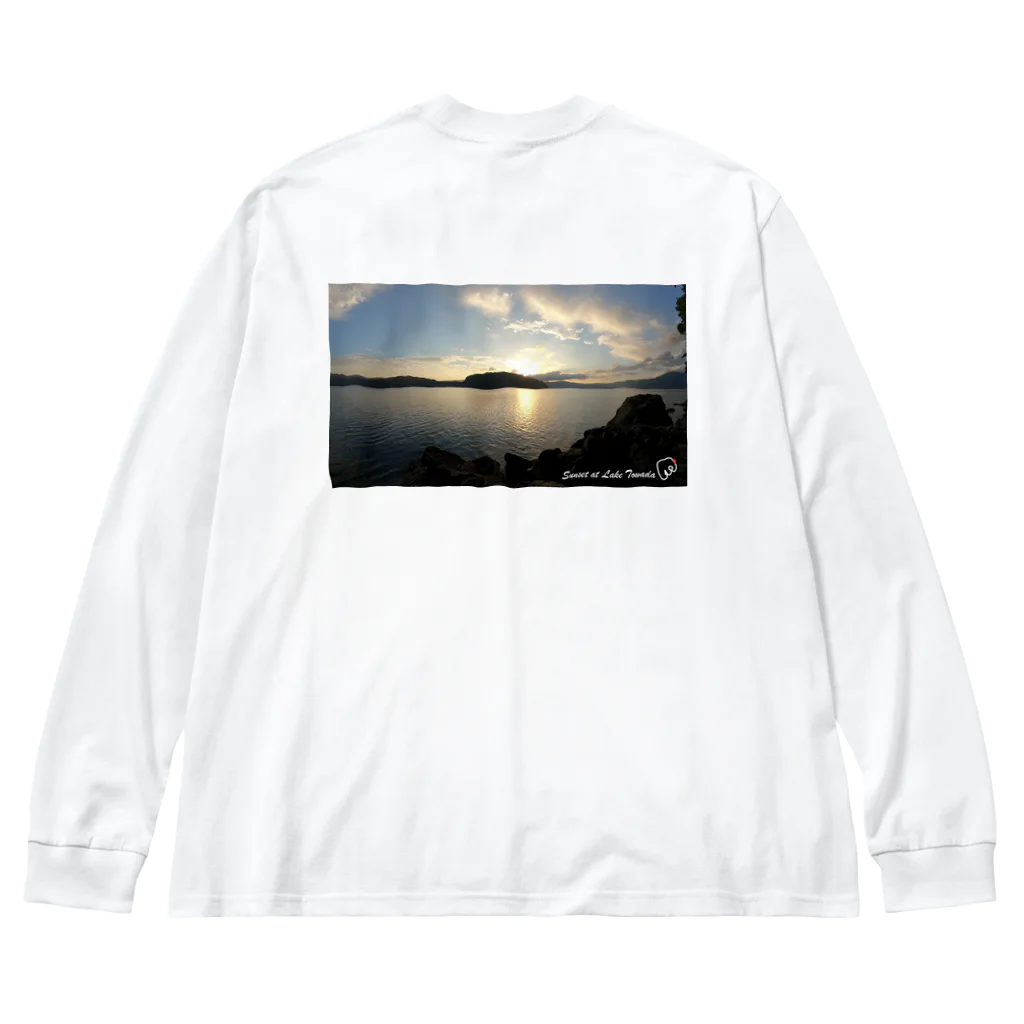 ～十和田湖の案内人～遊部屋十和田のSunrise at Lake Towada ビッグシルエットロングスリーブTシャツ