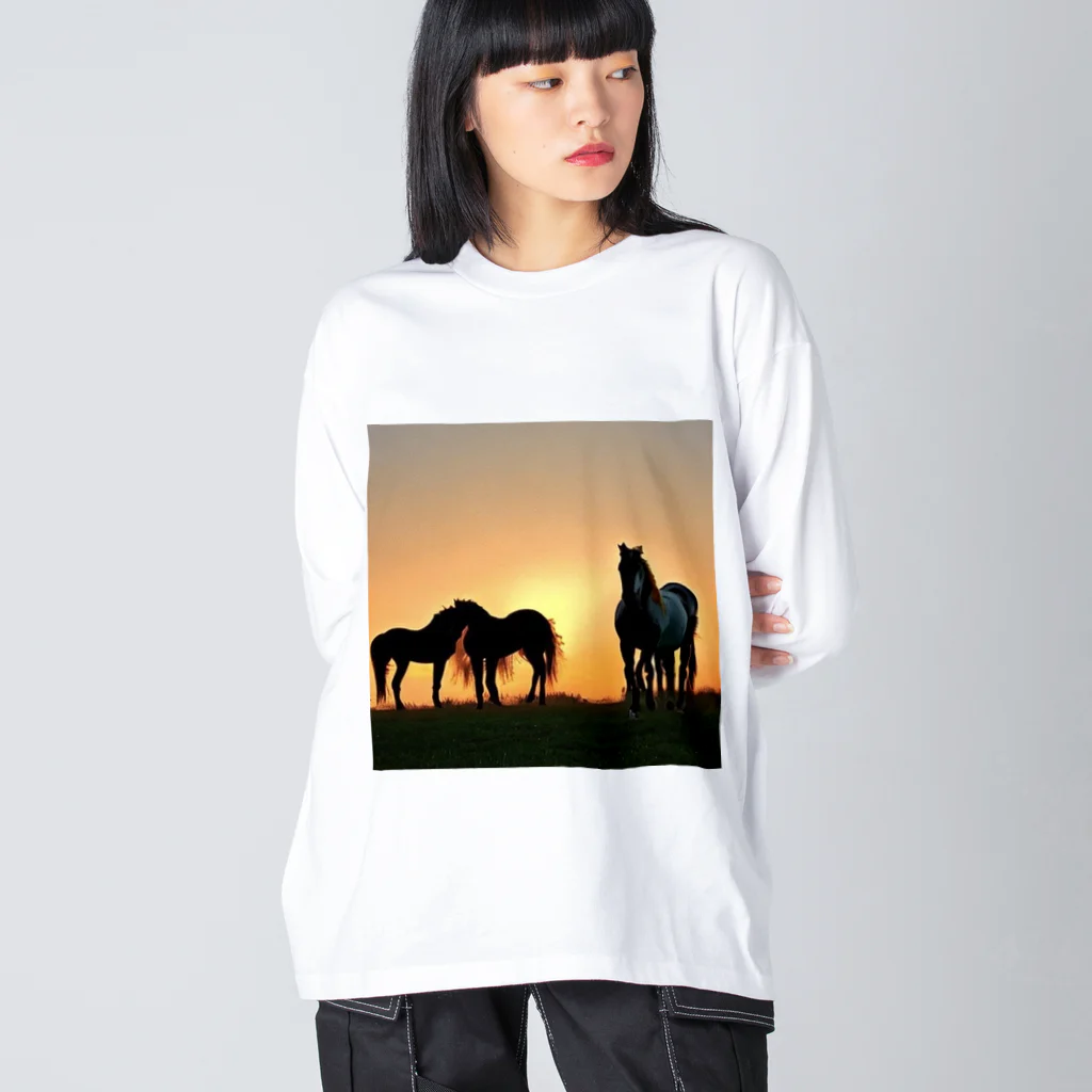 宇宙開発デザイン科の夕陽の中の馬 Big Long Sleeve T-Shirt