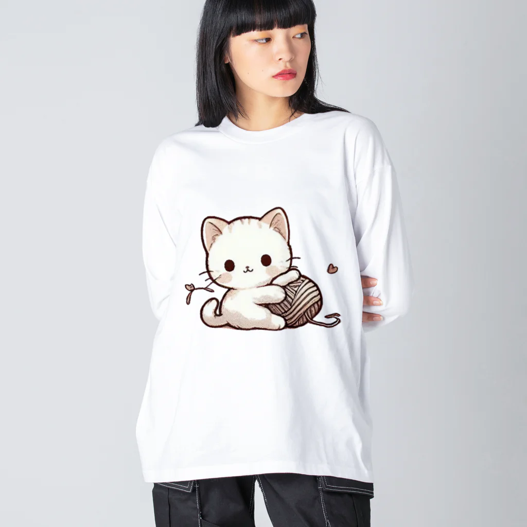 もふもふデザインストアのふわふわ白猫の癒しグッズ ビッグシルエットロングスリーブTシャツ