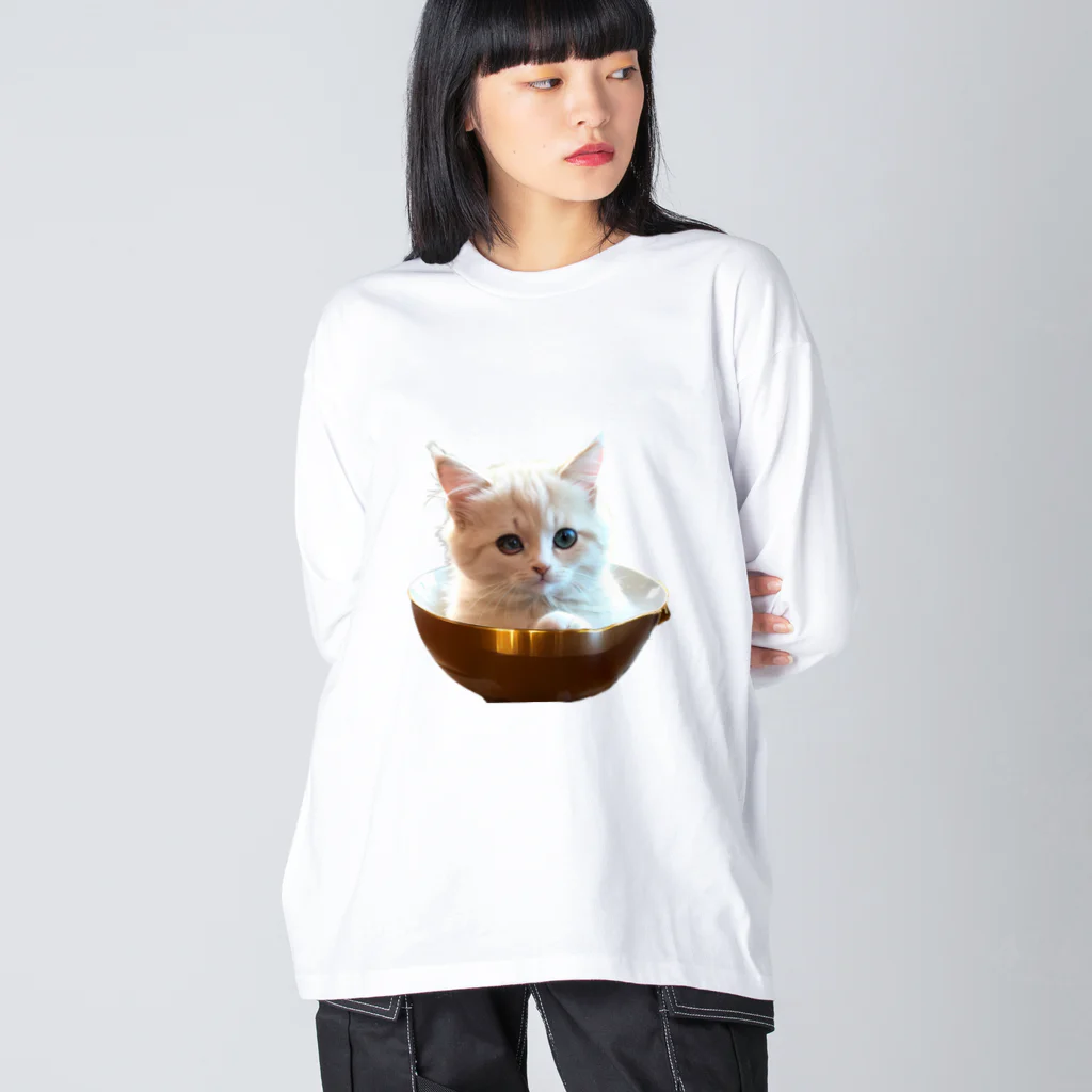 ヌコのお店の白猫カップイン Big Long Sleeve T-Shirt