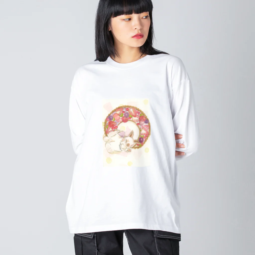 お菓子な森の赤いフルーツタルトムーンとじゃれるウサギ Big Long Sleeve T-Shirt