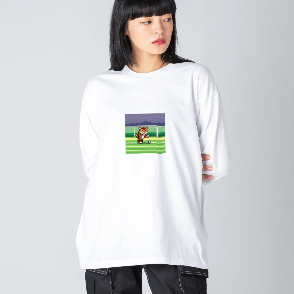 クロスクリエイティブのサッカーをしているトラ ビッグシルエットロングスリーブTシャツ