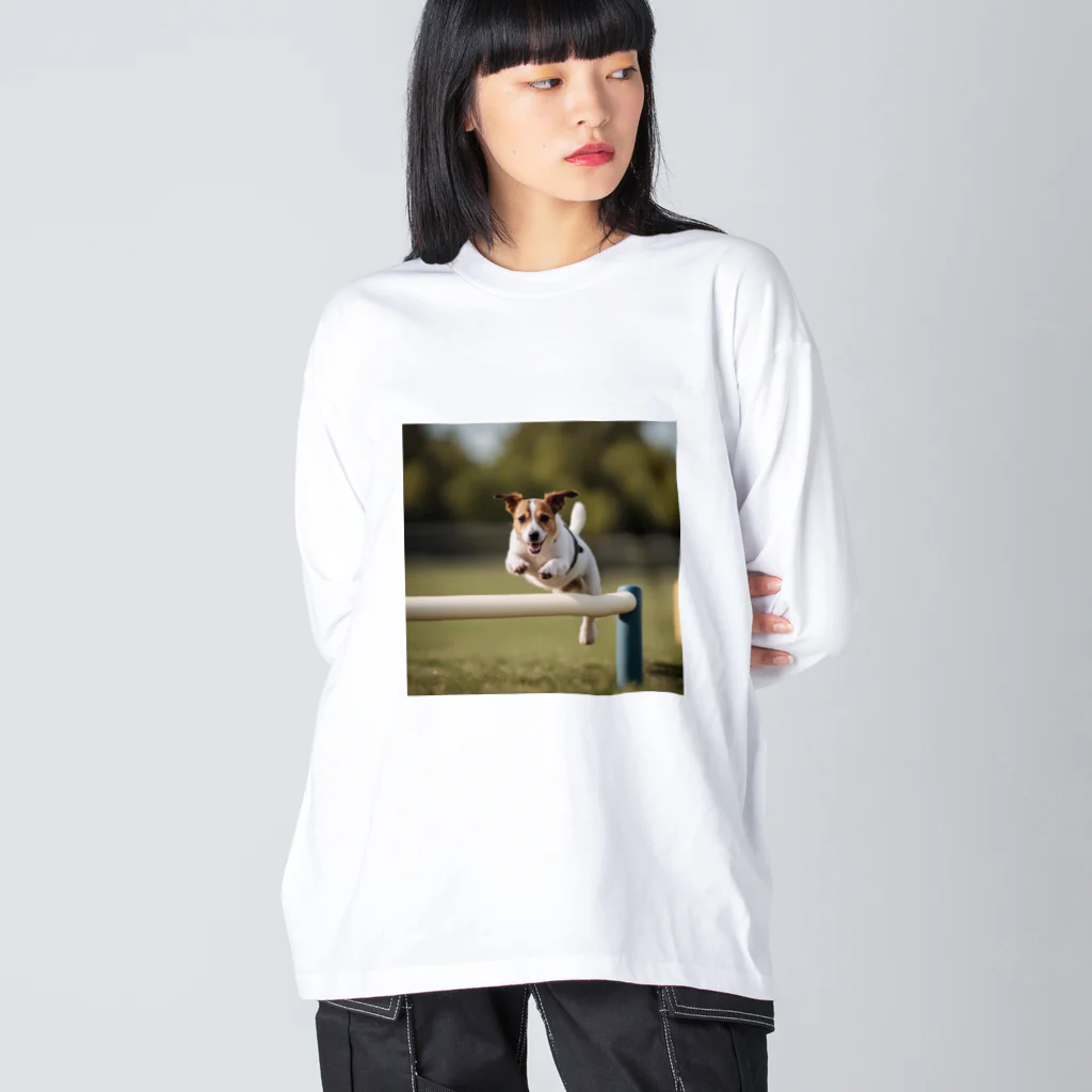 jackrussellvibes___のハードルをジャンプしているジャックラッセルテリア Big Long Sleeve T-Shirt