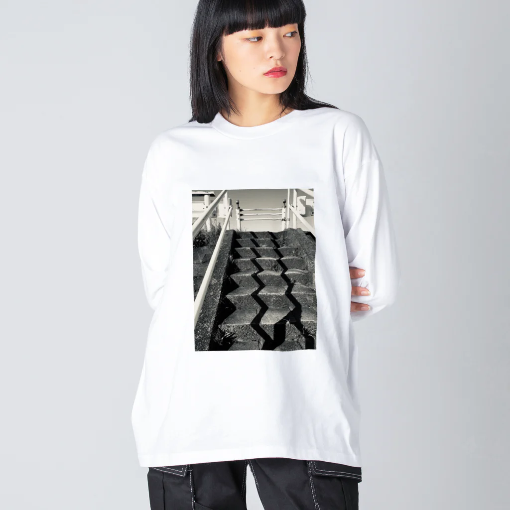 俺、本田の階段のかげ Big Long Sleeve T-Shirt