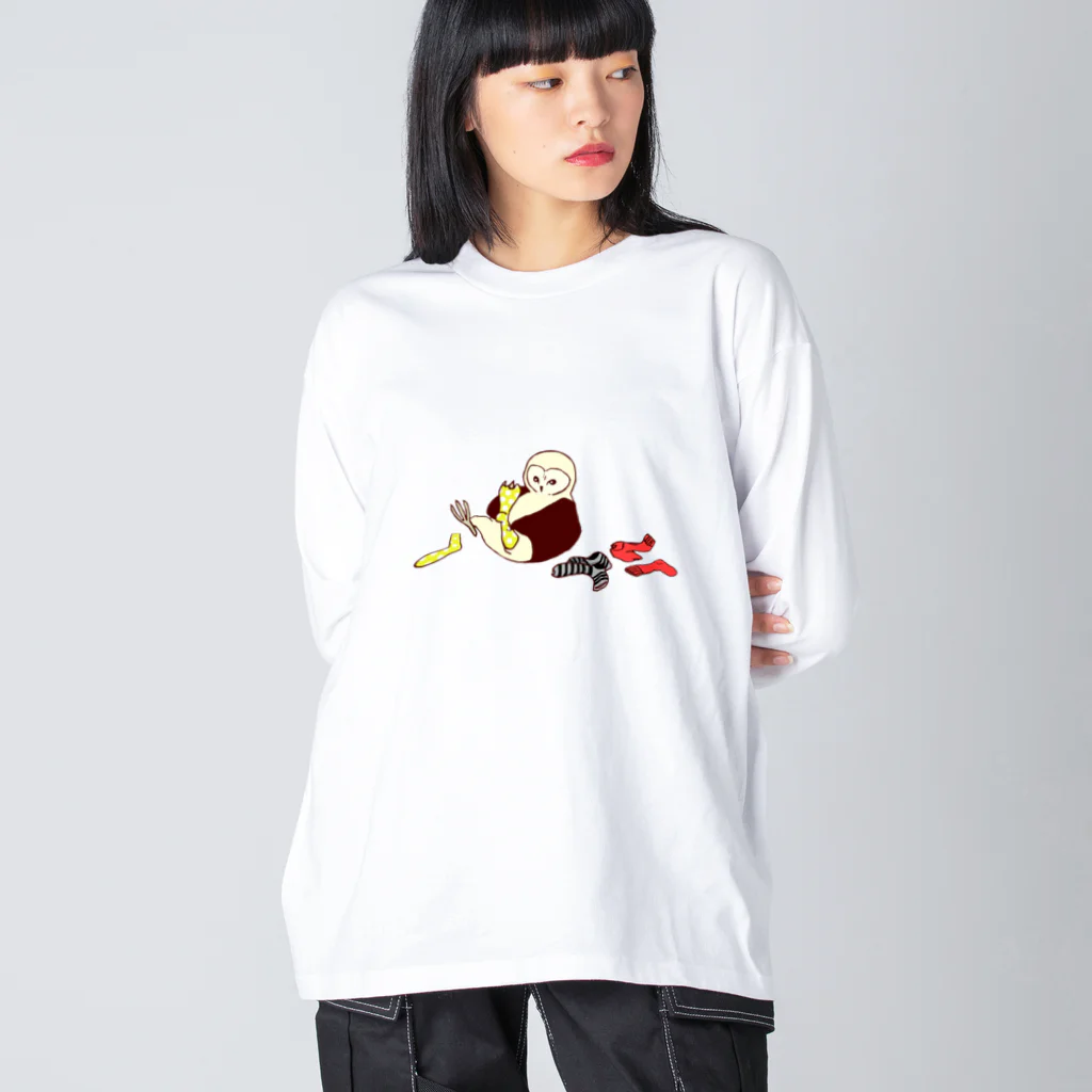 amyu-k フクロウセンターの靴下を突き破るメンフクロウ Big Long Sleeve T-Shirt